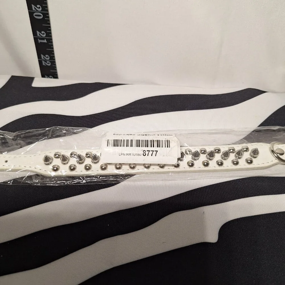 NWT Spiked Dog Collar white Size: S (10.2